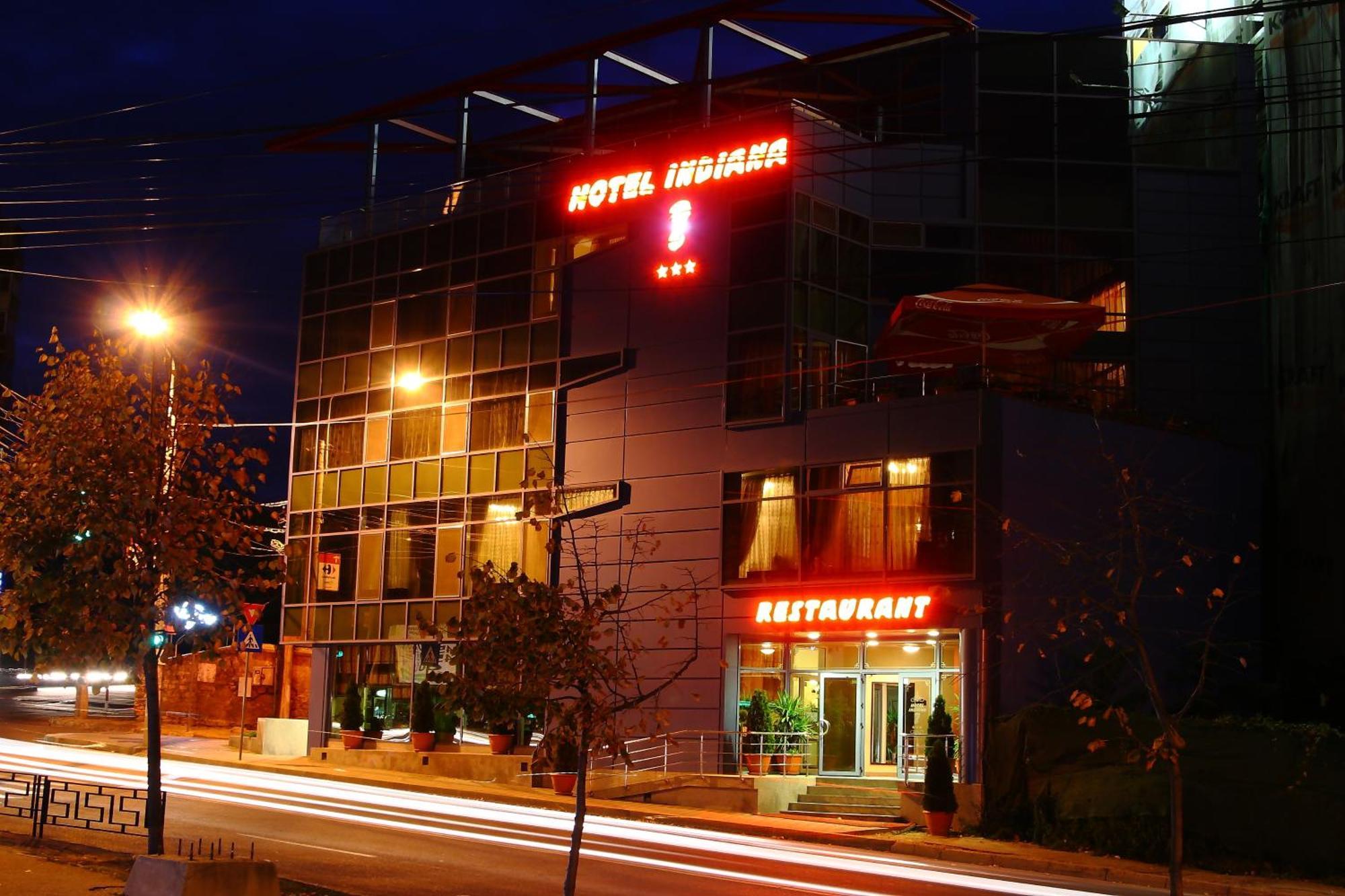 Indiana Hotel Jászvásár Kültér fotó