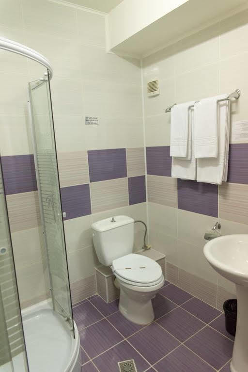 Indiana Hotel Jászvásár Kültér fotó