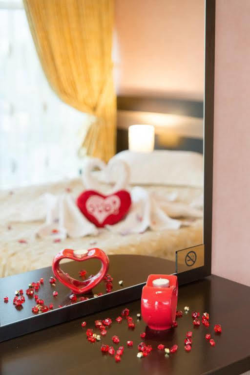 Indiana Hotel Jászvásár Kültér fotó