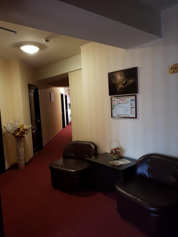 Indiana Hotel Jászvásár Kültér fotó